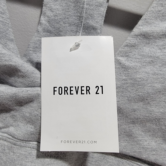 Forever 21 Front Knot Peek-a-Boo Sports Bra - Picture 9 of 10